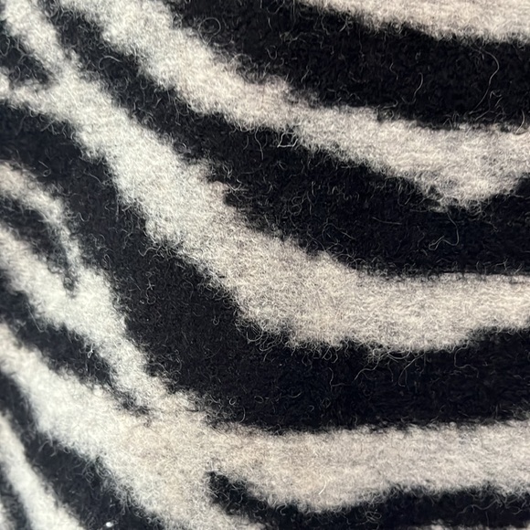 AnnTaylor zebra print collarless blazer/jacket virgin wool blend size me… - Picture 3 of 10